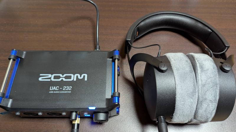 ZOOM UAC 232とDT 700 PRO X